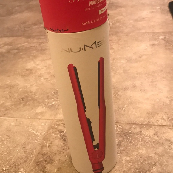 NuMe hair straightener